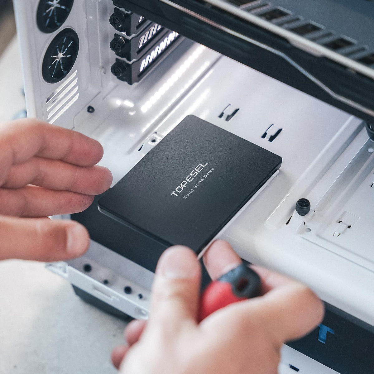 1TB SATA III 2.5" Internal Solid State Drive 3D NAND TLC SSD R504